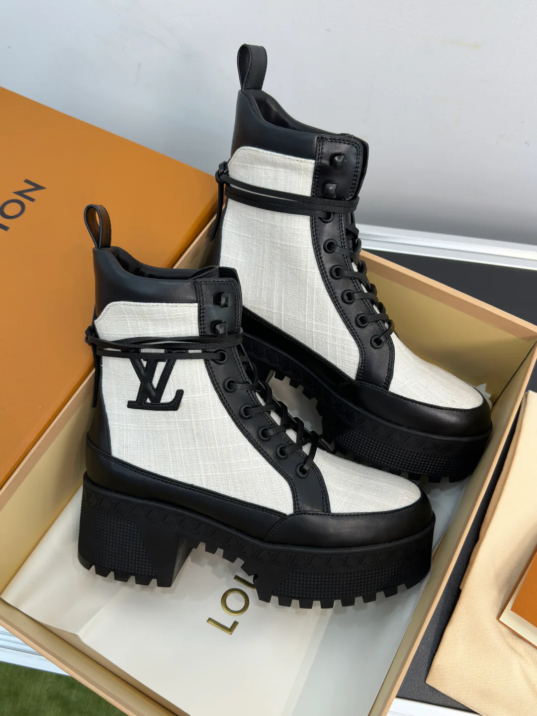 Ботинки Женские Louis Vuitton 18741671
