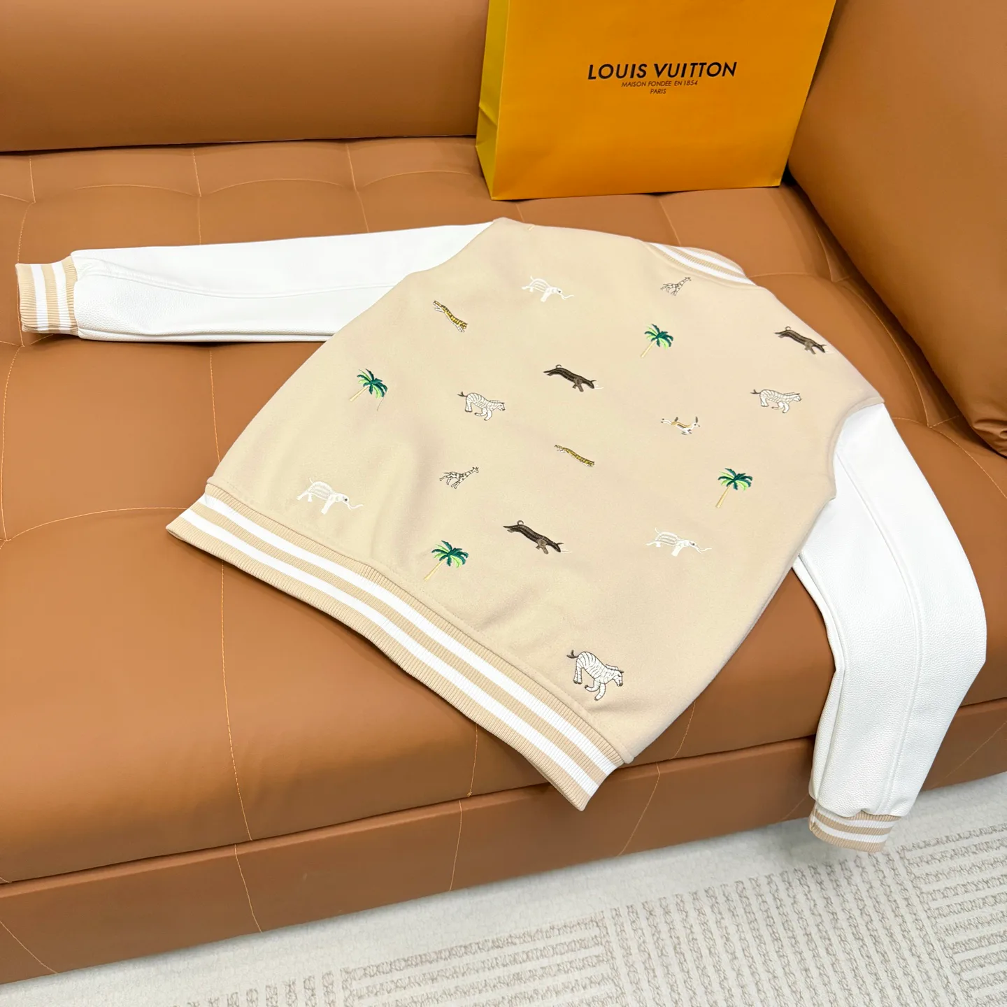 Куртки И Пуховики Женские Louis Vuitton 2162256