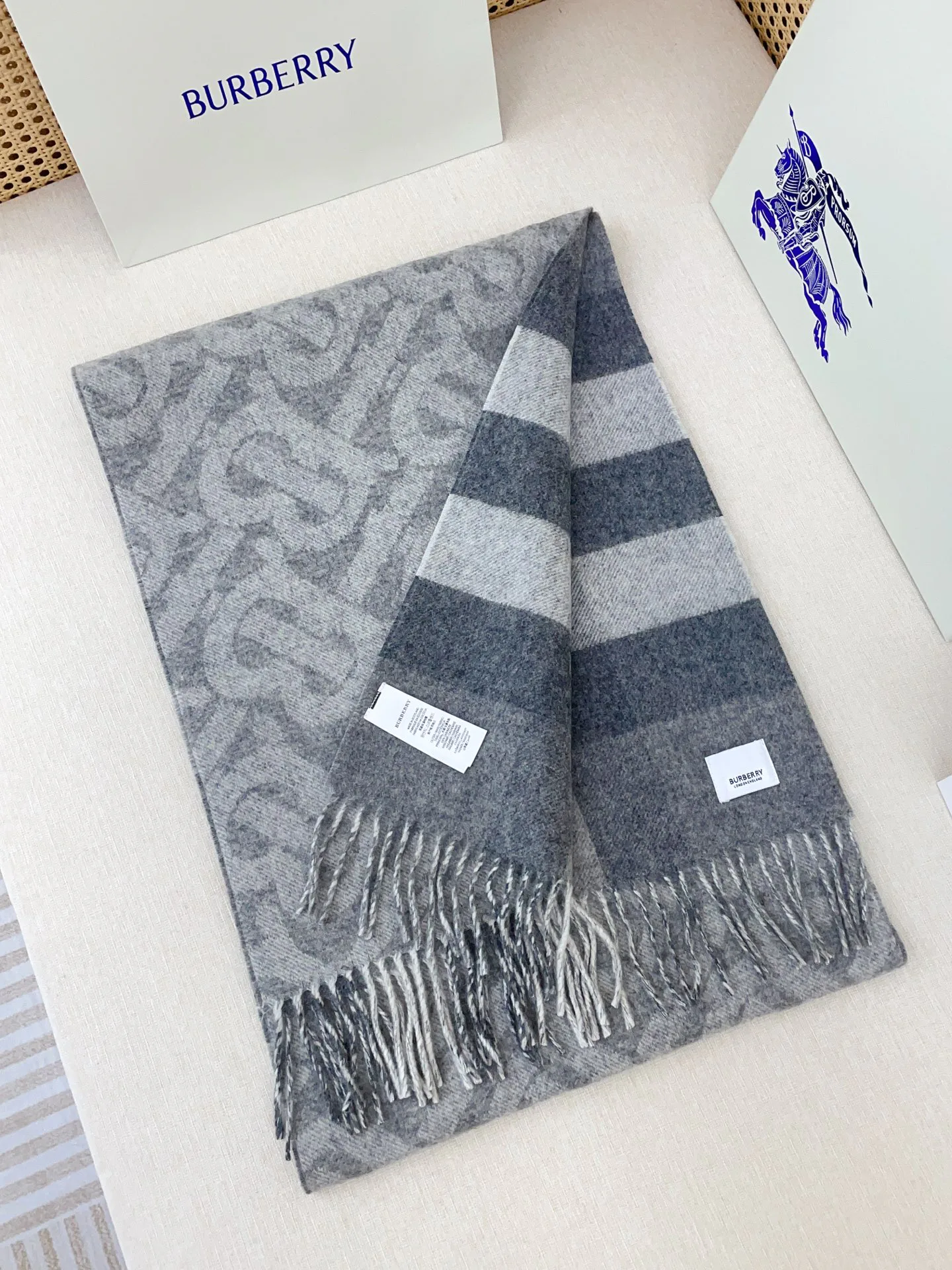 Шарфы Burberry 420550