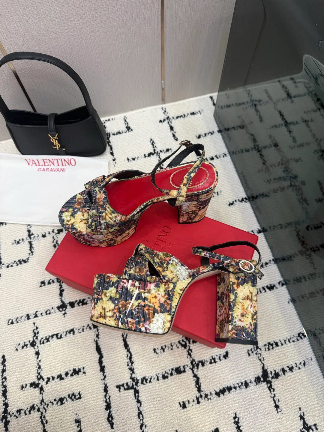 Босоножки Женские Valentino 16863577