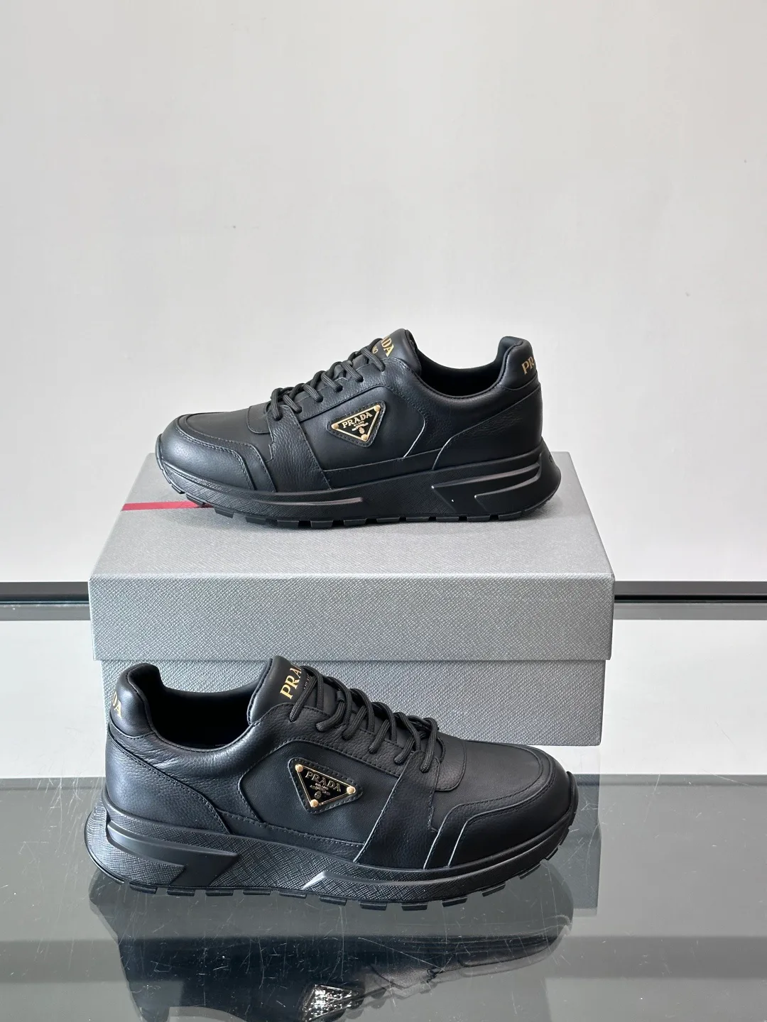 Кроссовки Женские Prada 18102657