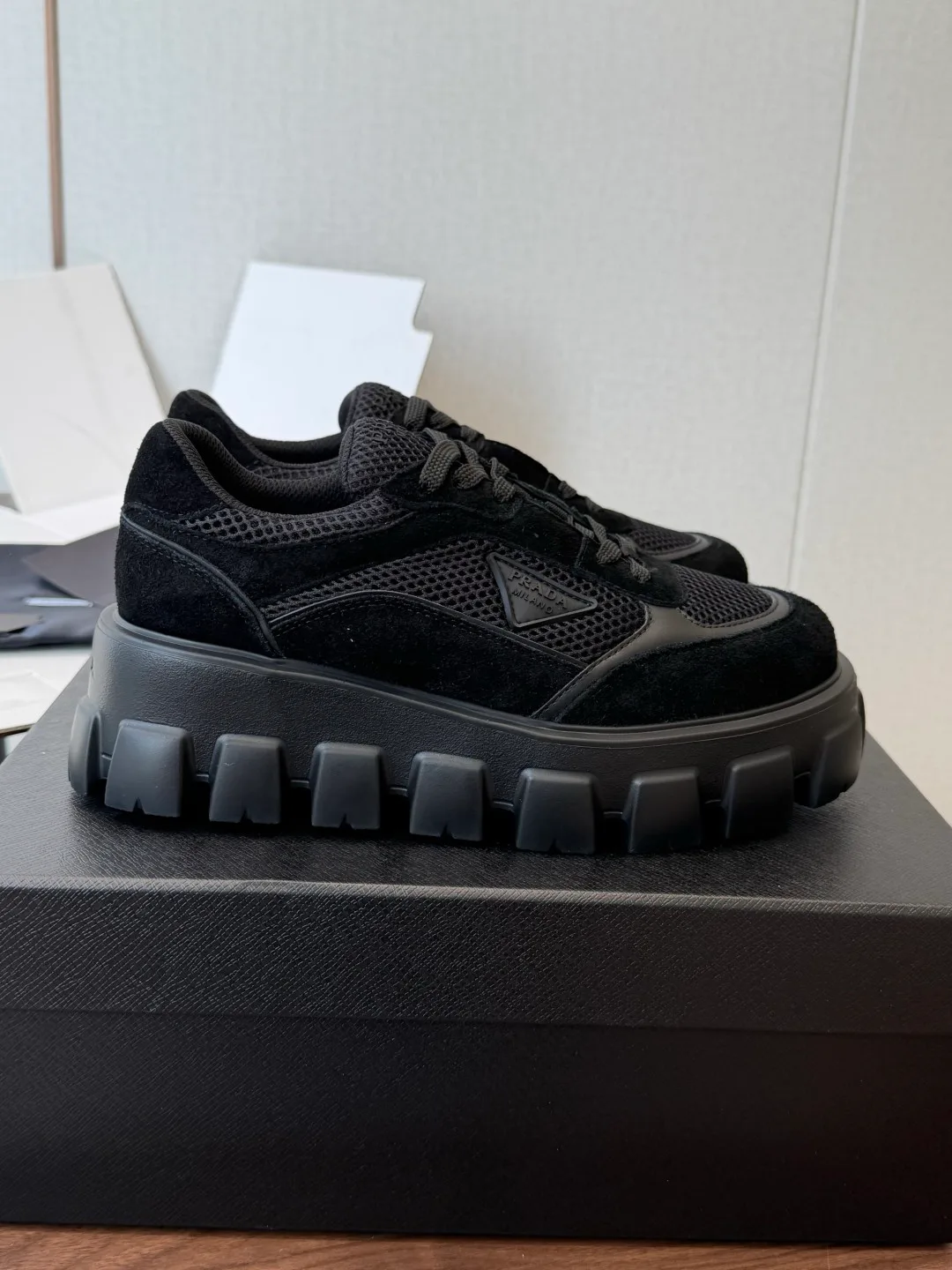 Кроссовки Женские Prada 19039094