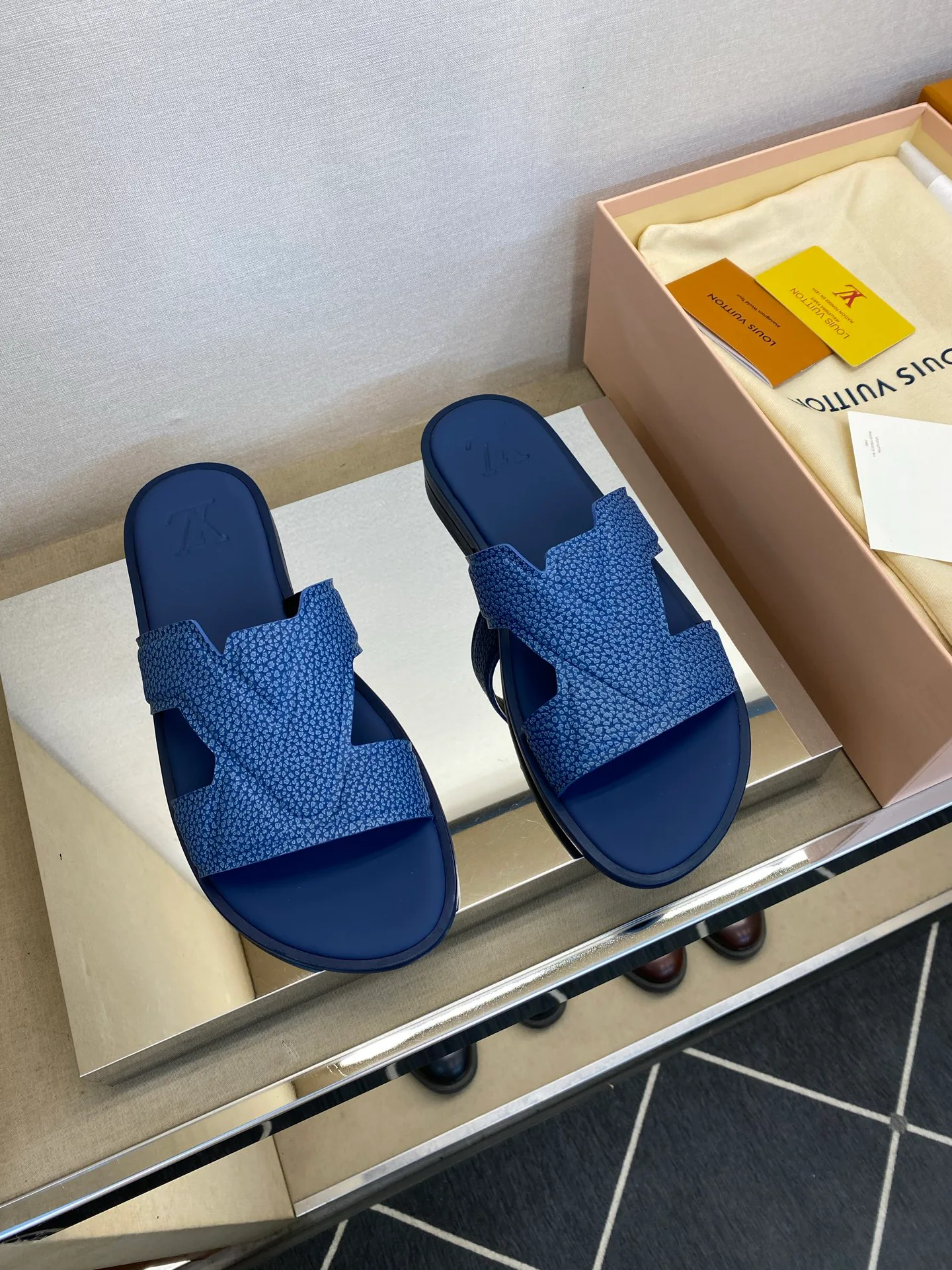 Шлепанцы Мужские Louis Vuitton 11956879