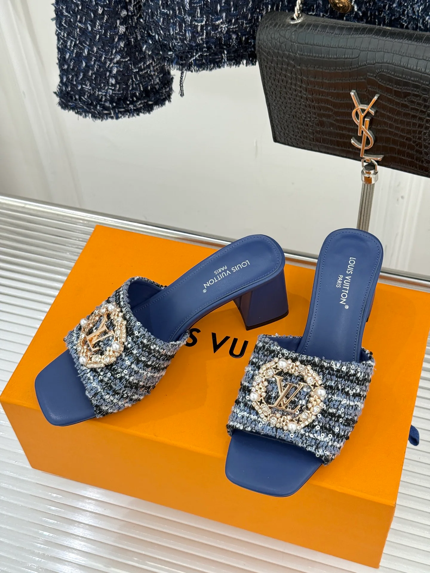 Шлепанцы Женские Louis Vuitton 2768099