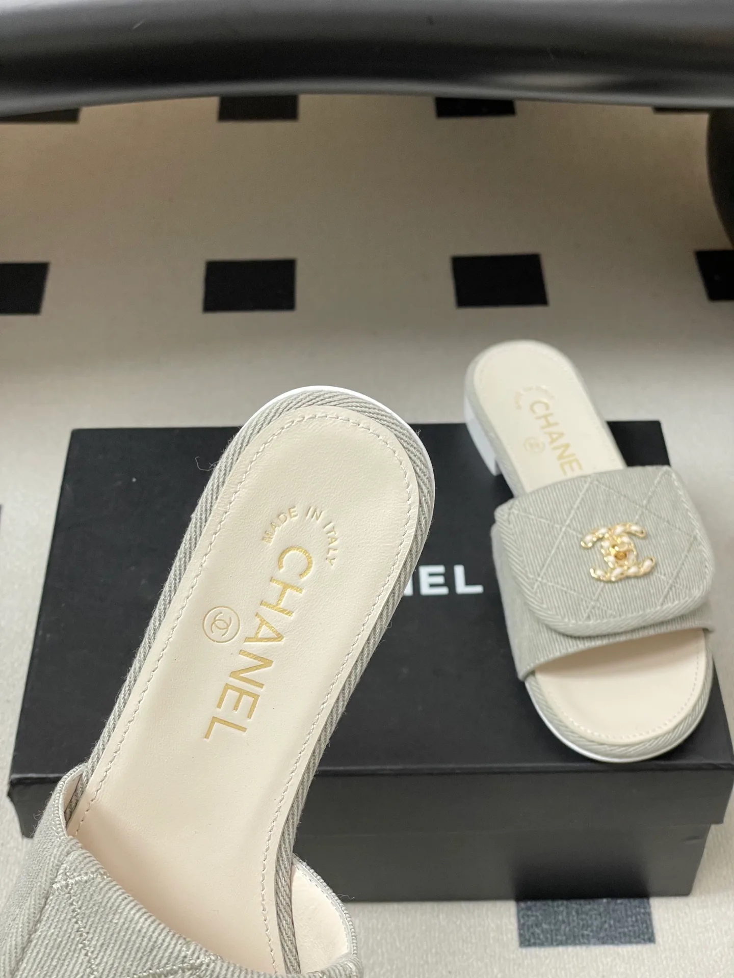 Шлепанцы Женские Chanel 12880161