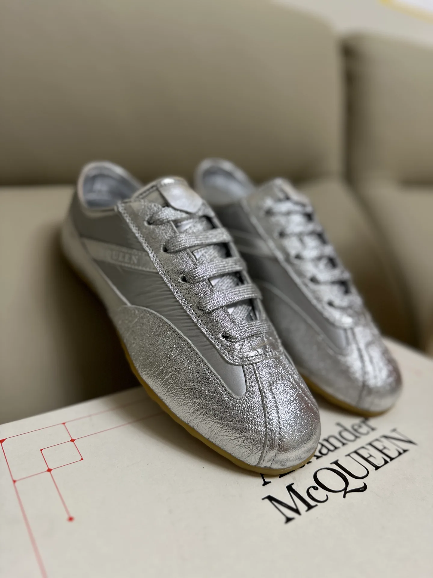 Кроссовки Женские Alexander Mcqueen 18616726