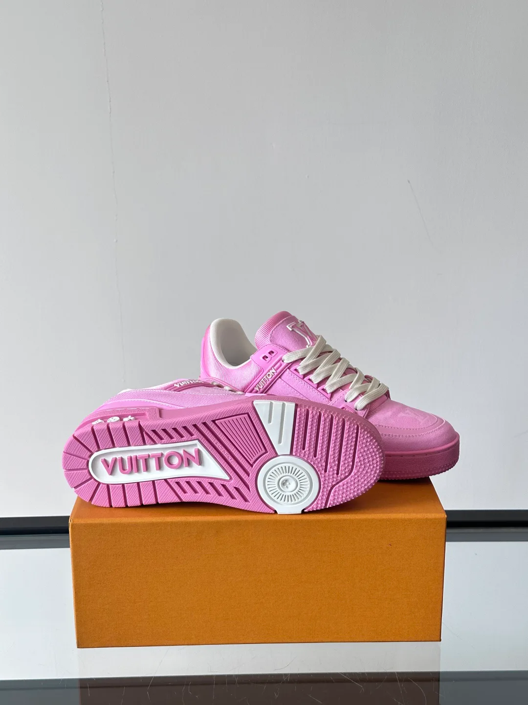 Кроссовки Женские Louis Vuitton 11602243