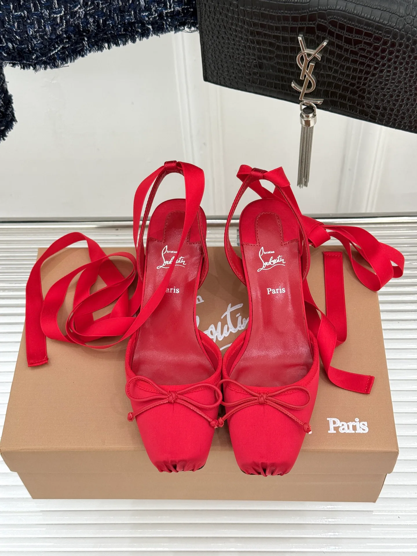 Босоножки Женские Christian Louboutin 11416413