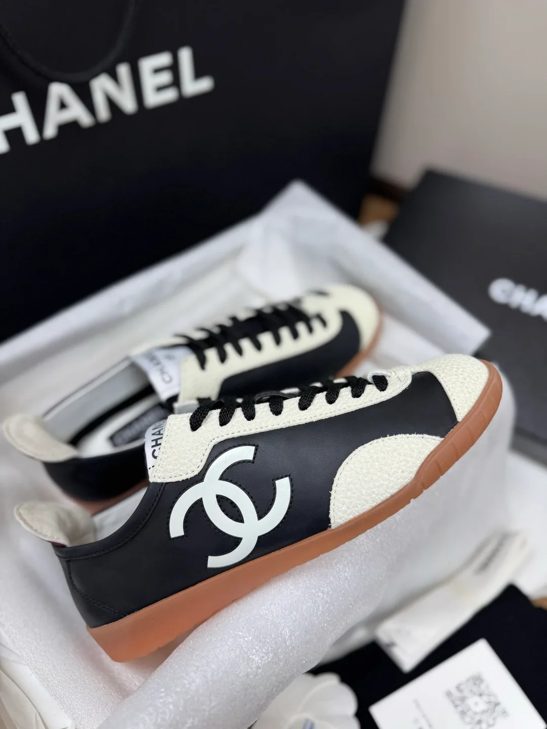 Кроссовки Женские Chanel 18223892