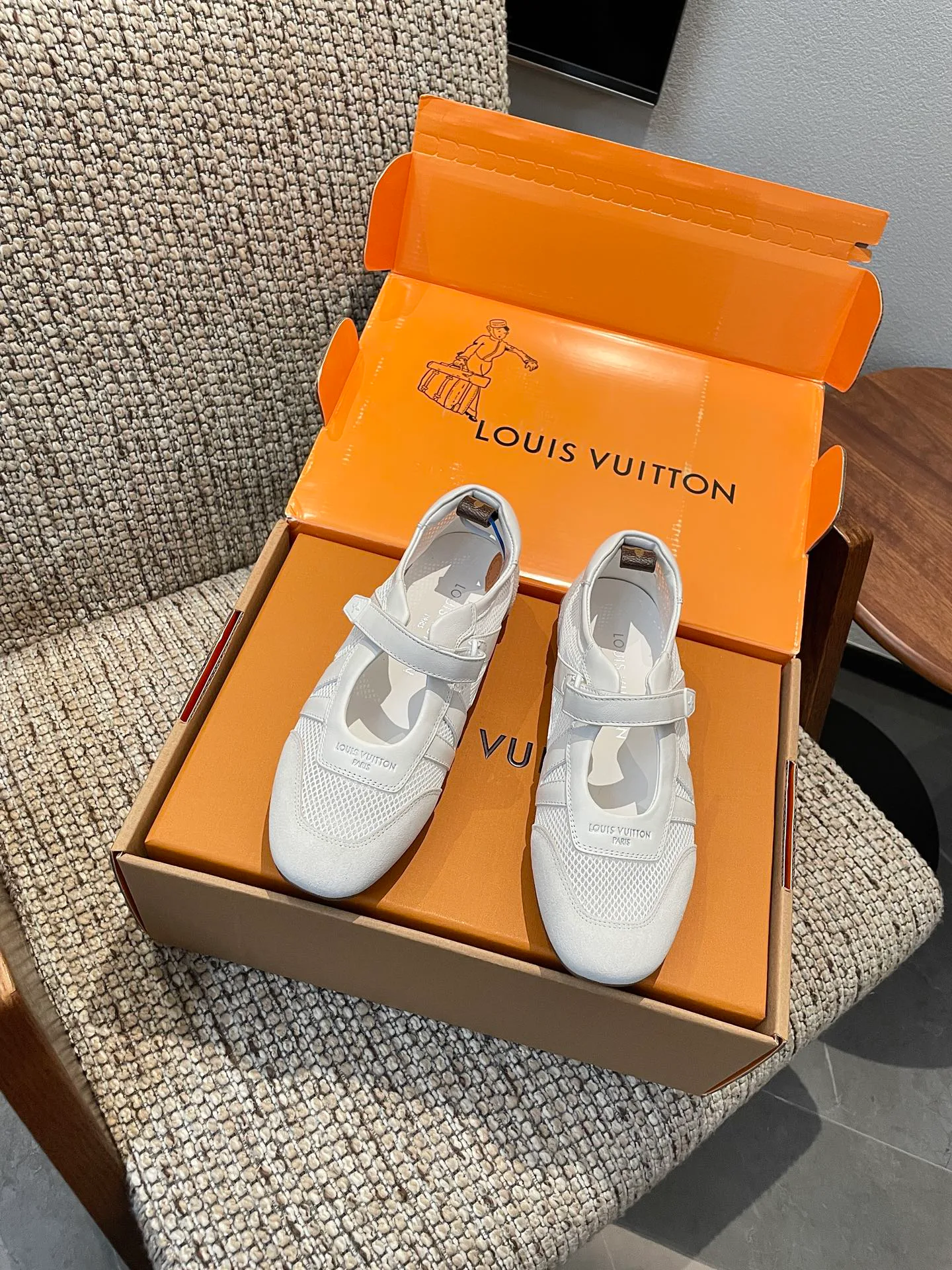 Кроссовки Женские Louis Vuitton 18209169