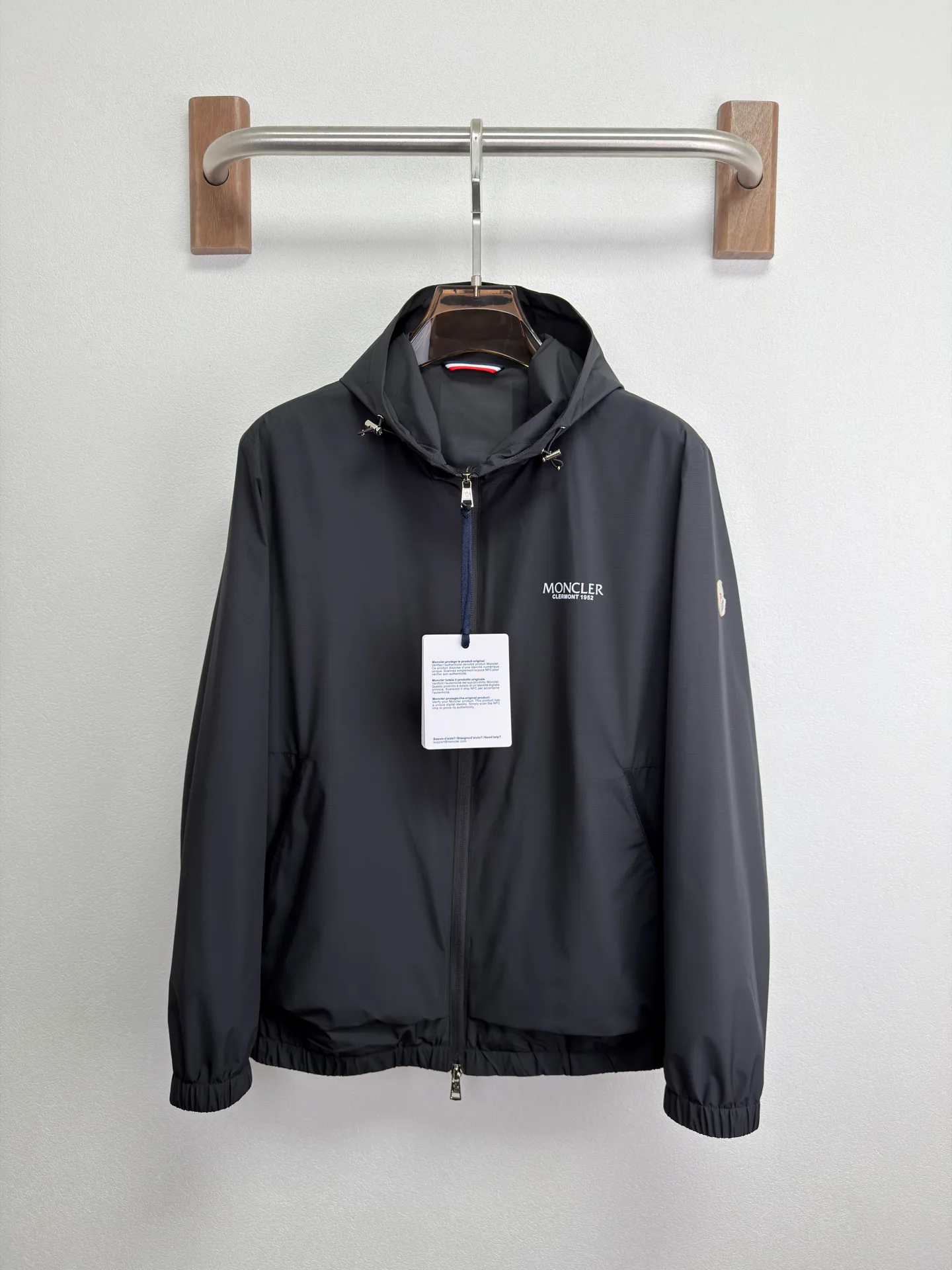 Куртки И Пуховики Мужские Moncler 11230248