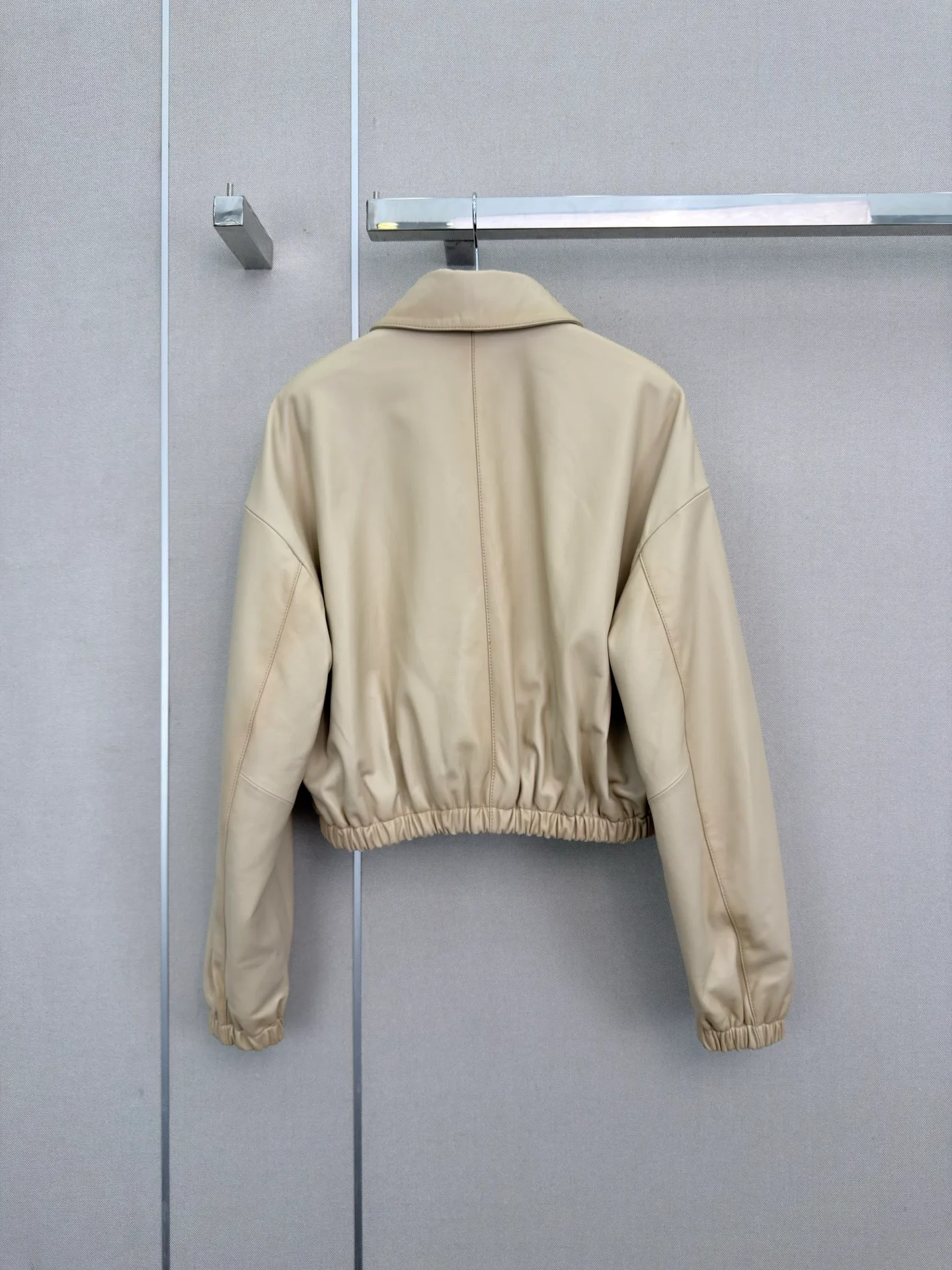 Кожаные Куртки И Дублёнки Женские Prada 18173057