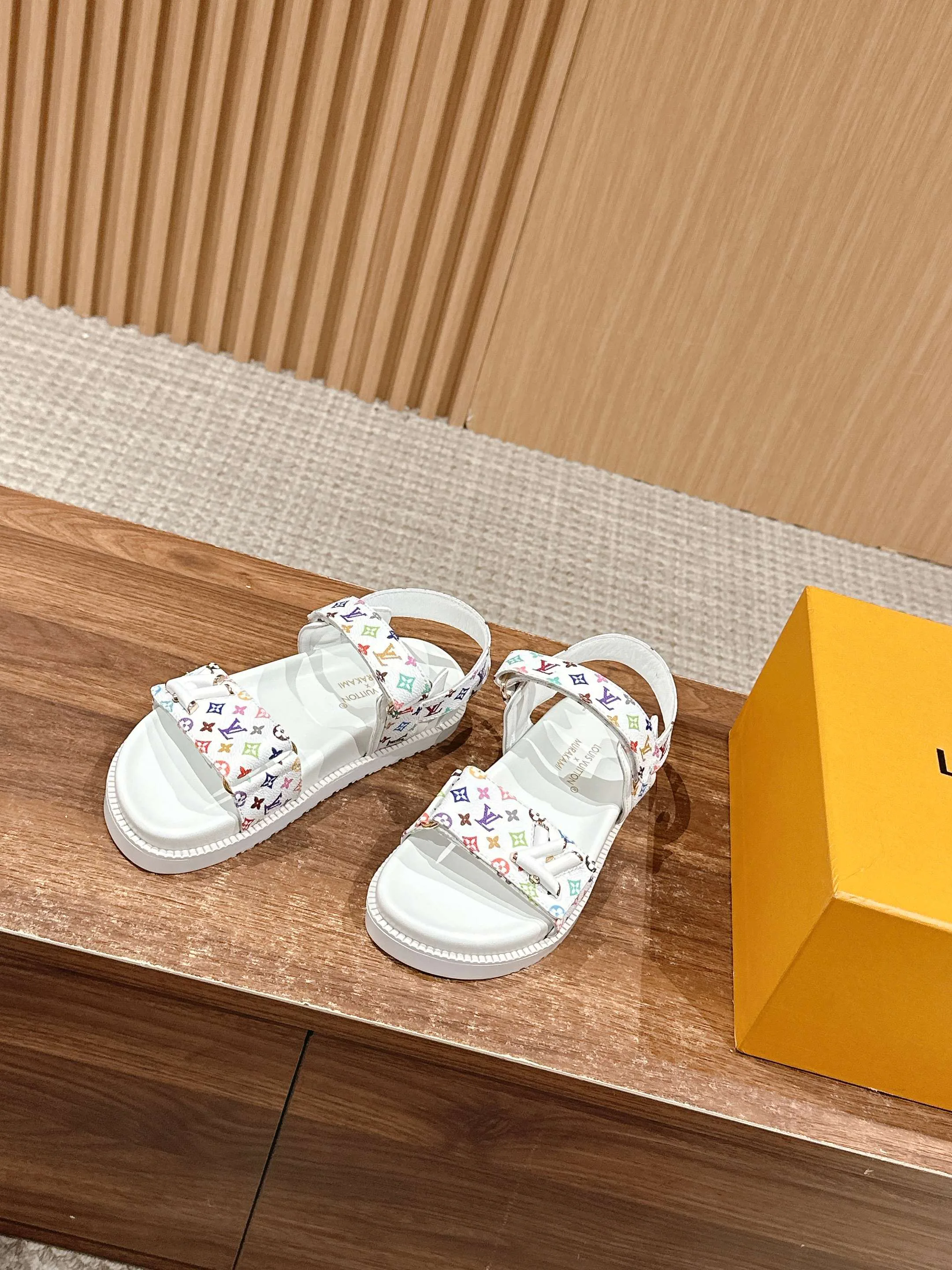 Сандалии Женские Louis Vuitton 29905