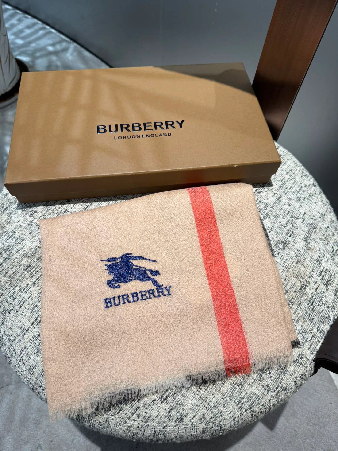 Шарфы Burberry 18275108