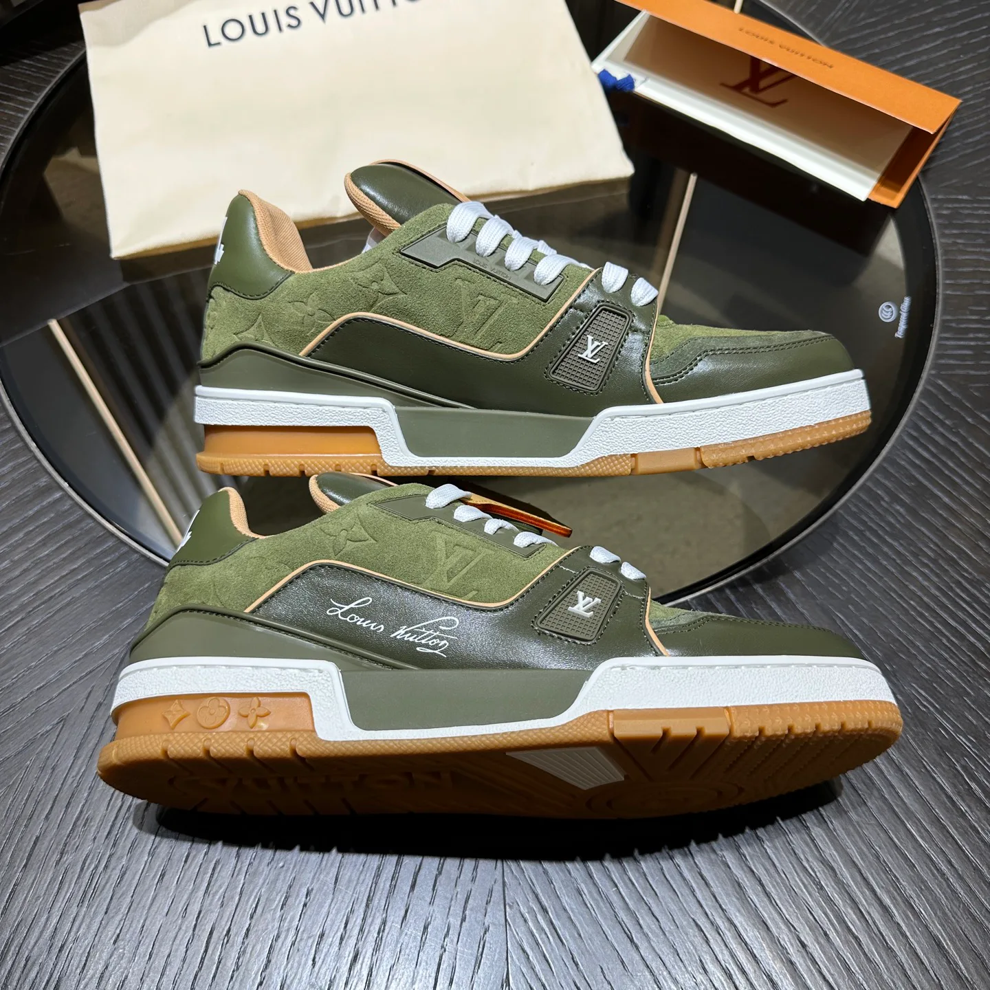 Кроссовки Мужские Louis Vuitton 18694034