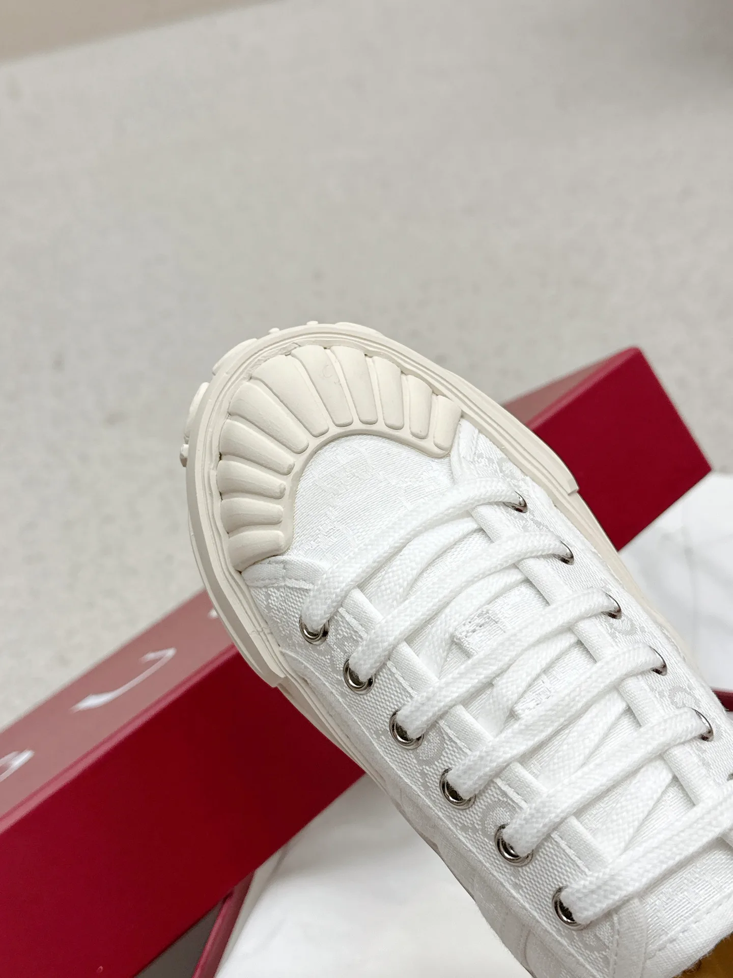 Кроссовки Женские Gucci 17746024