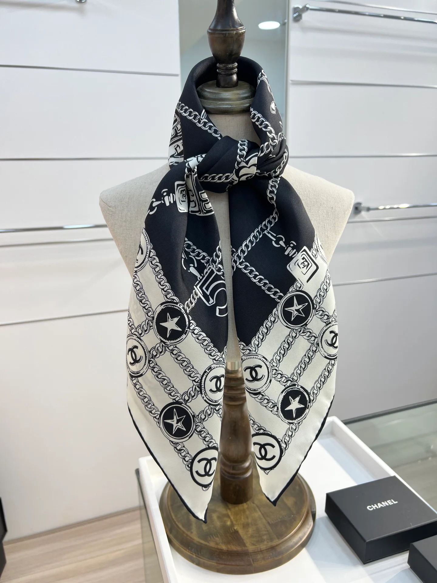 Шарфы Chanel 136907