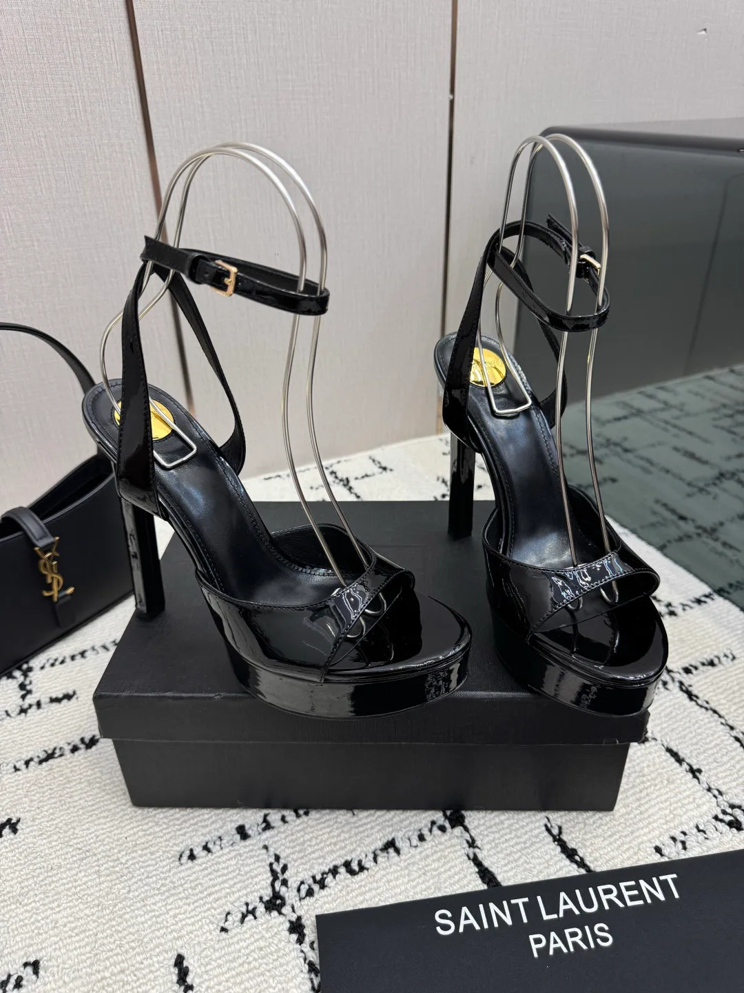 Босоножки Женские Saint Laurent 18049024