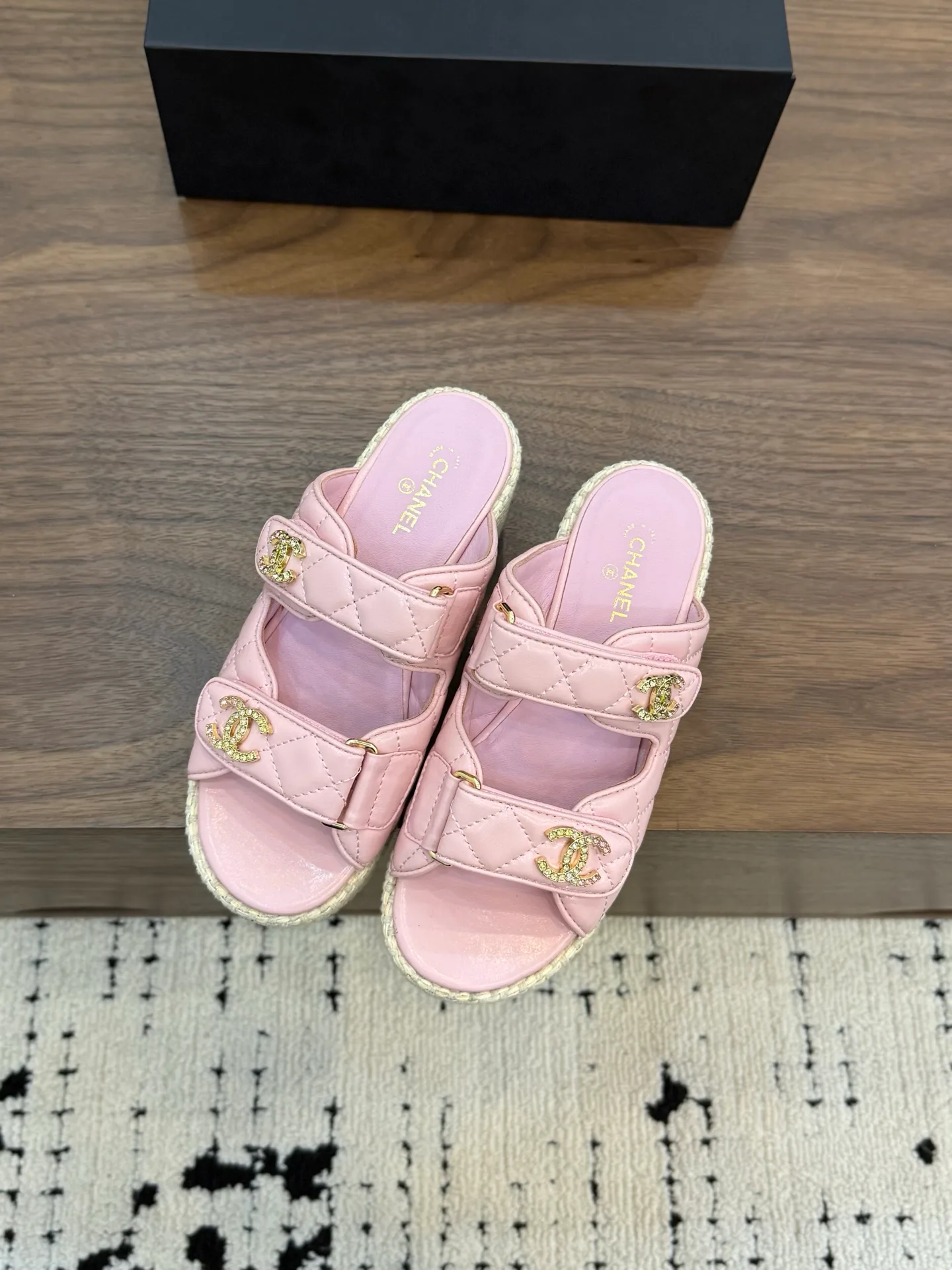 Сандалии Женские Chanel 11389163