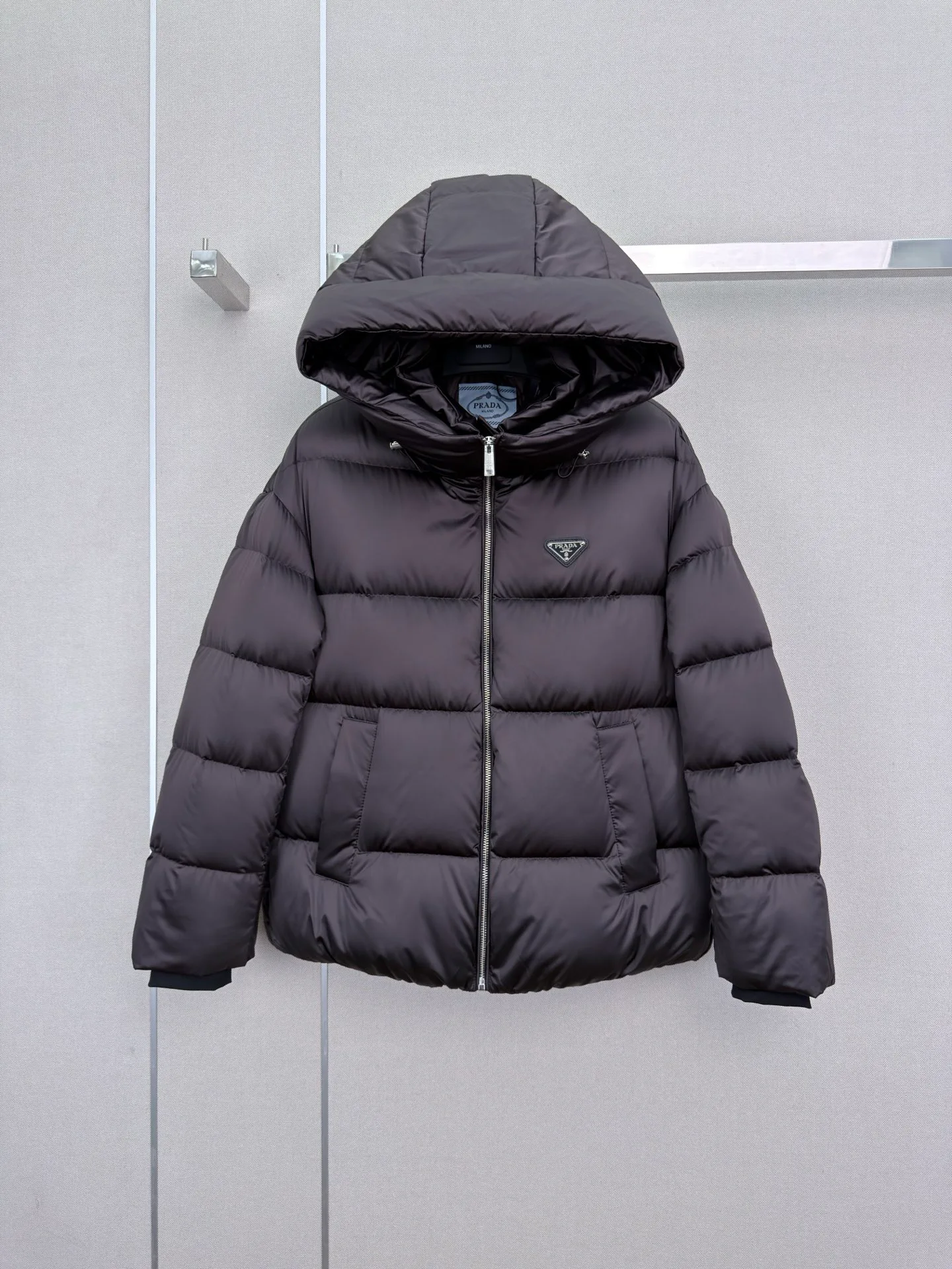 Куртки И Пуховики Женские Prada 18600987