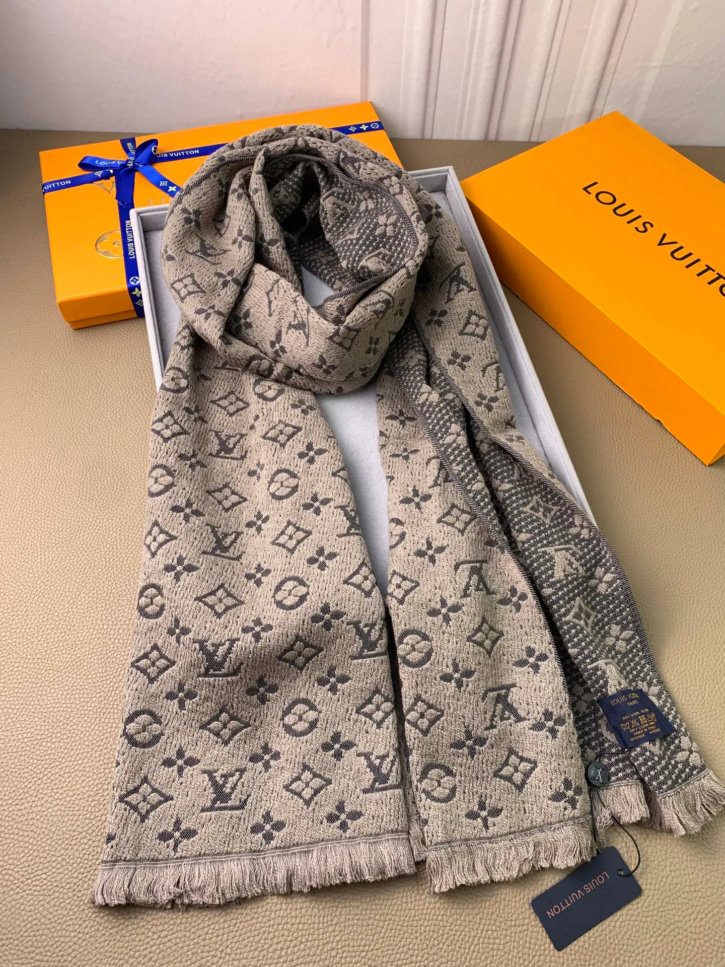 Шарфы Louis Vuitton 18525766