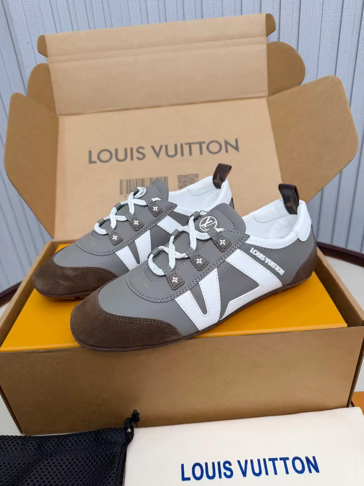 Кроссовки Женские Louis Vuitton 11250636