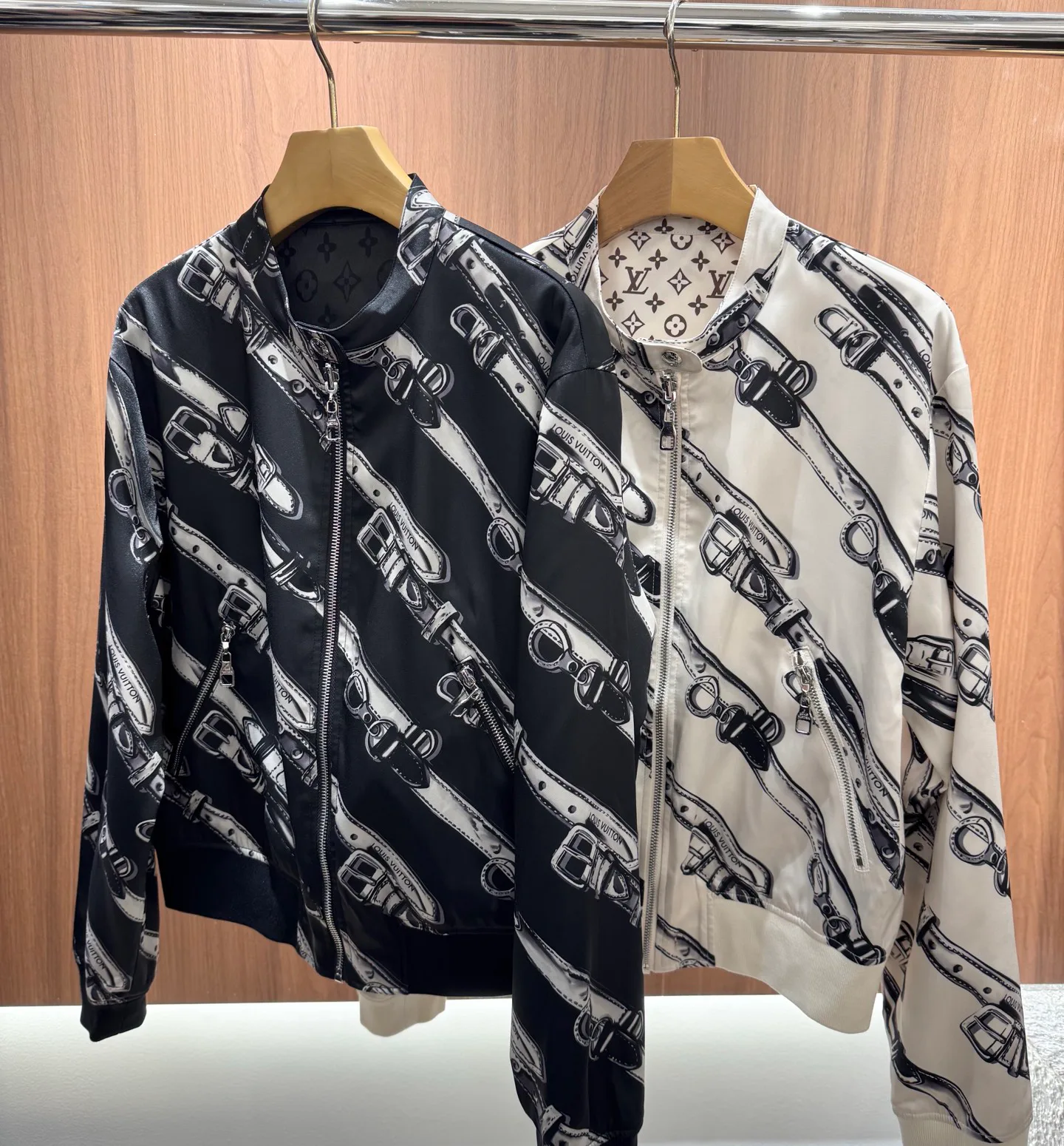 Куртки И Пуховики Женские Louis Vuitton 18324288