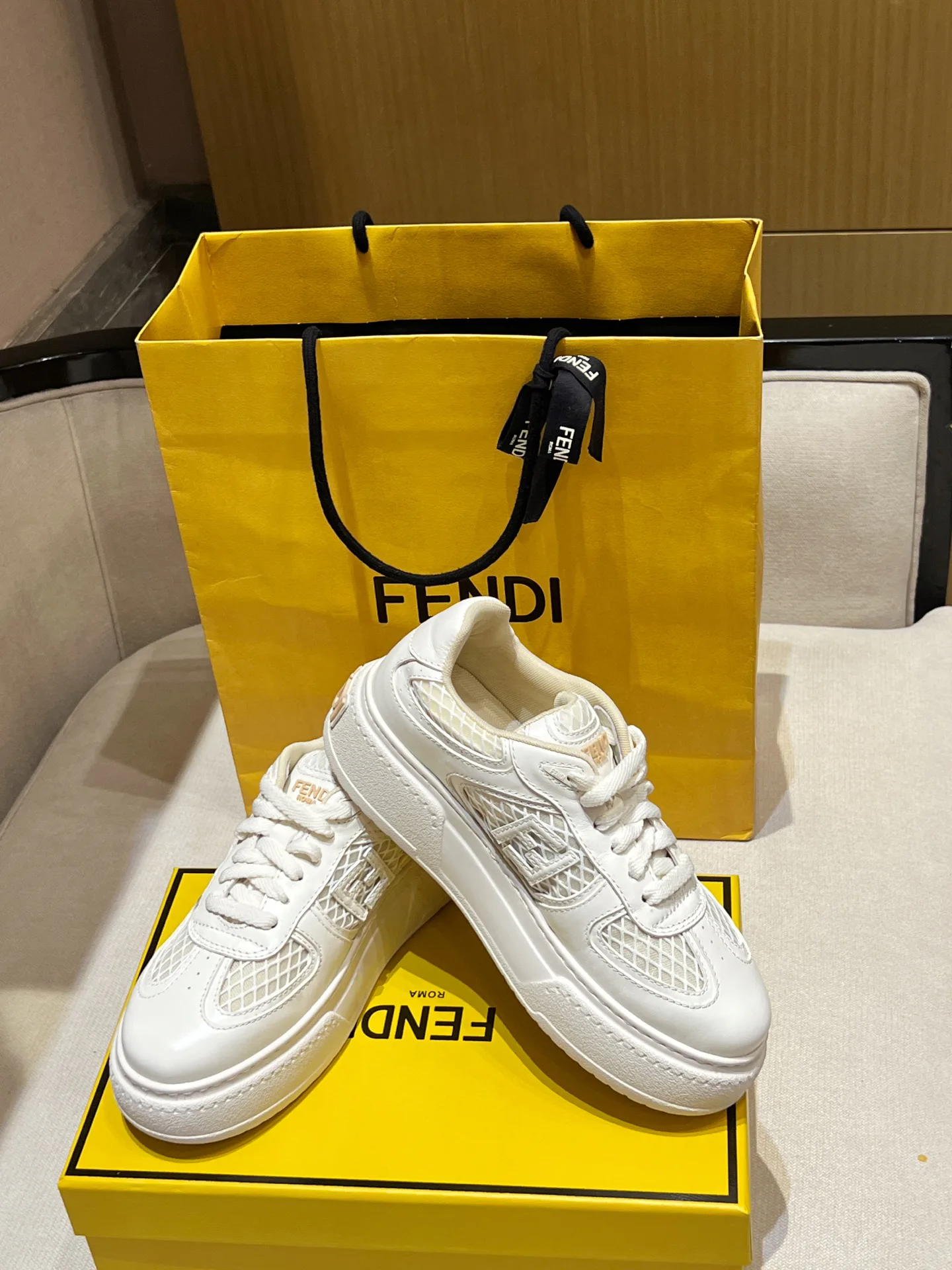 Кроссовки Женские Fendi 197126