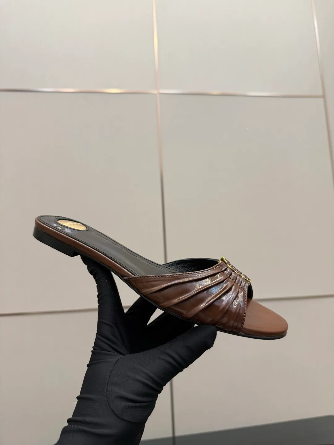 Шлепанцы Женские Saint Laurent 11682308