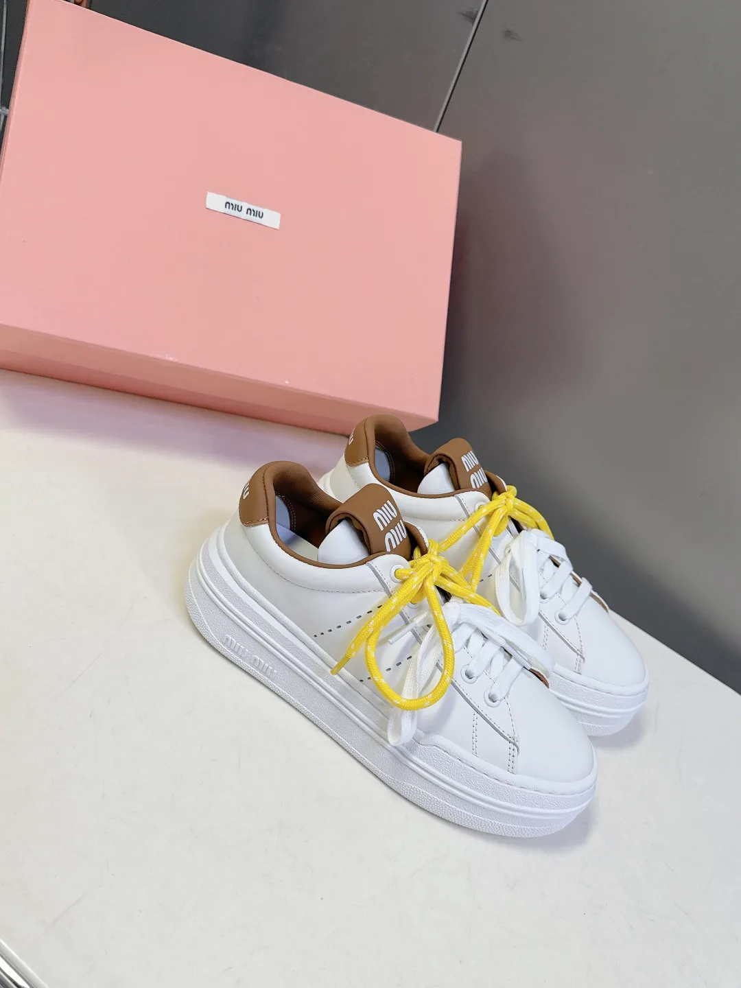 Кроссовки Женские Miu Miu 17589317