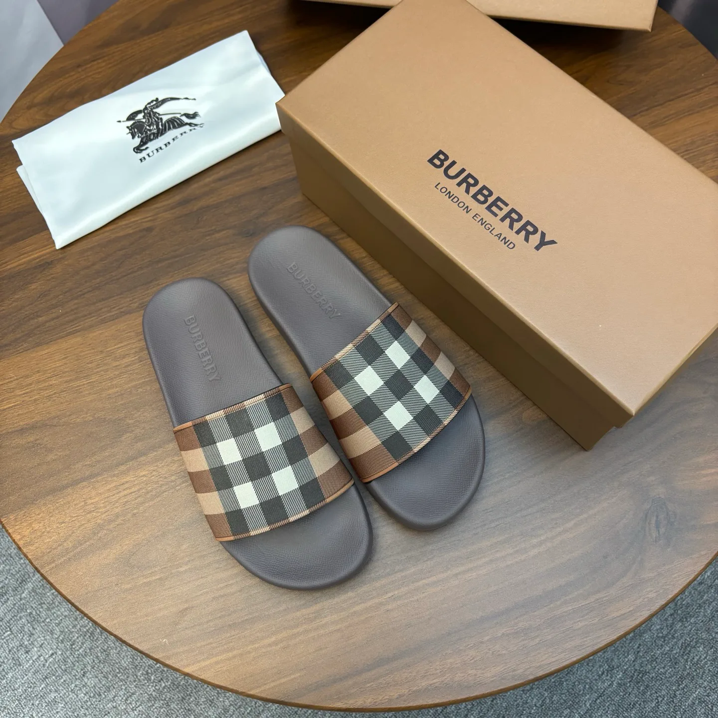 Шлепанцы Женские Burberry 587968