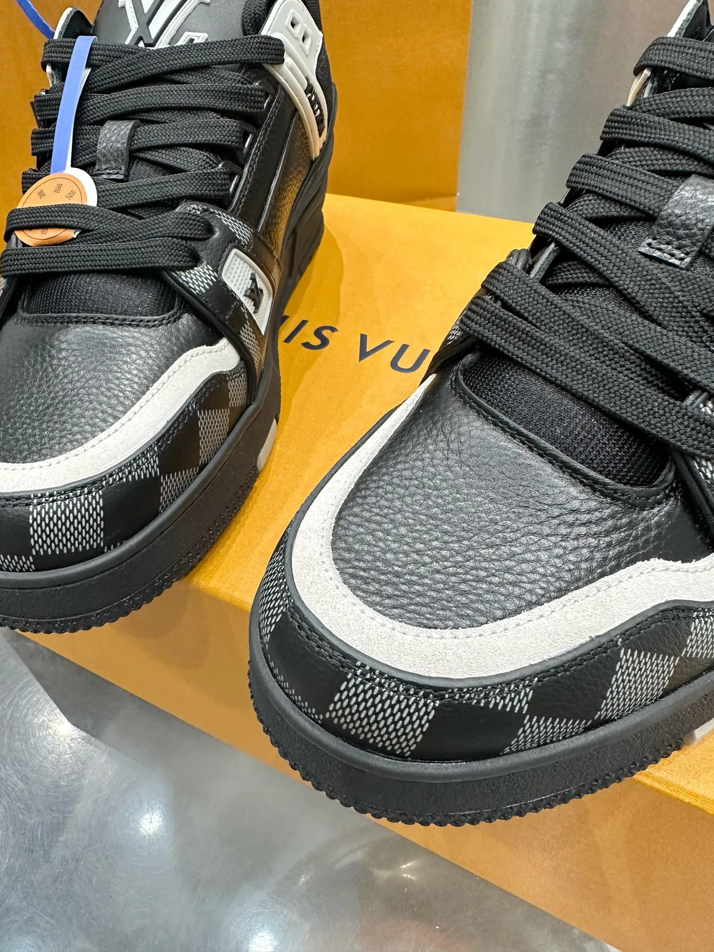 Кроссовки Мужские Louis Vuitton 19073361