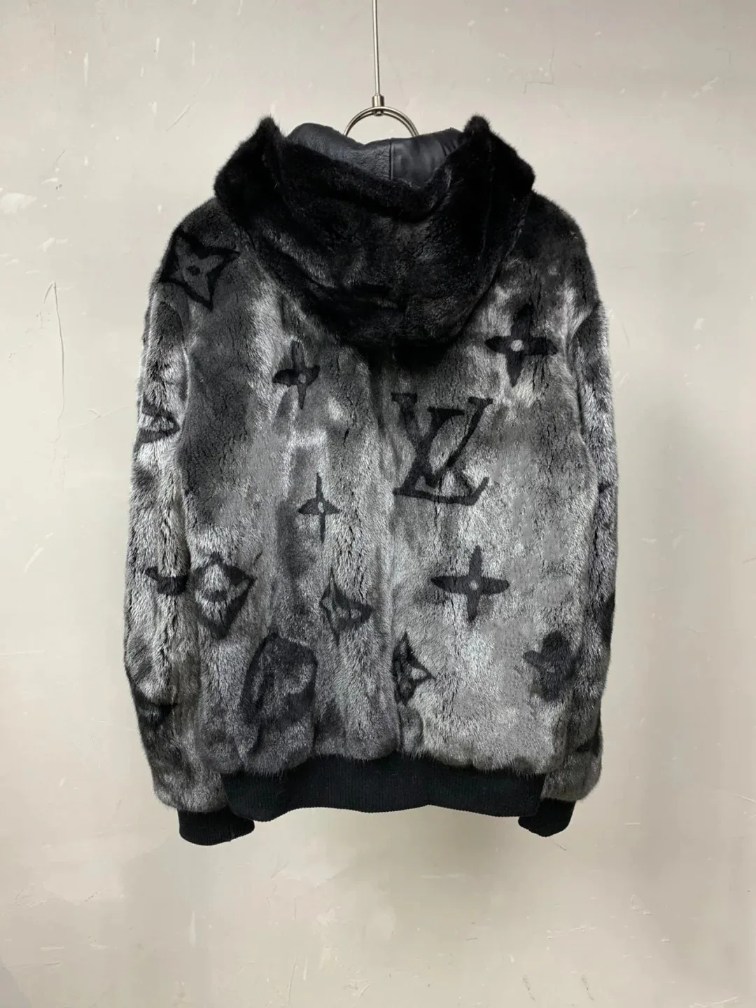 Шубы Женские Louis Vuitton 1065936