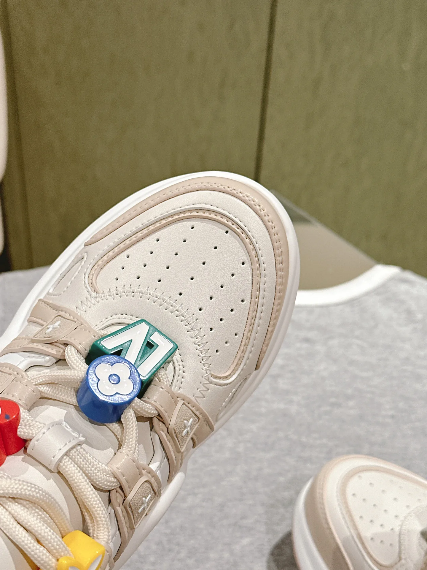 Кроссовки Женские Louis Vuitton 10840476