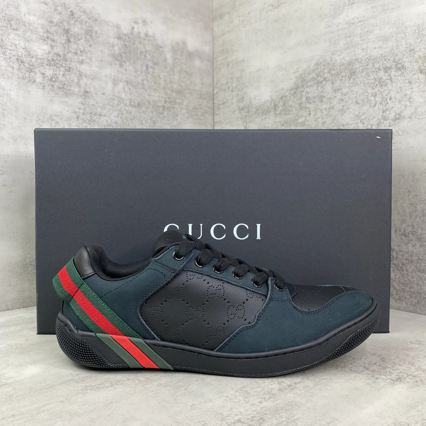 Кроссовки Женские Gucci 18437400