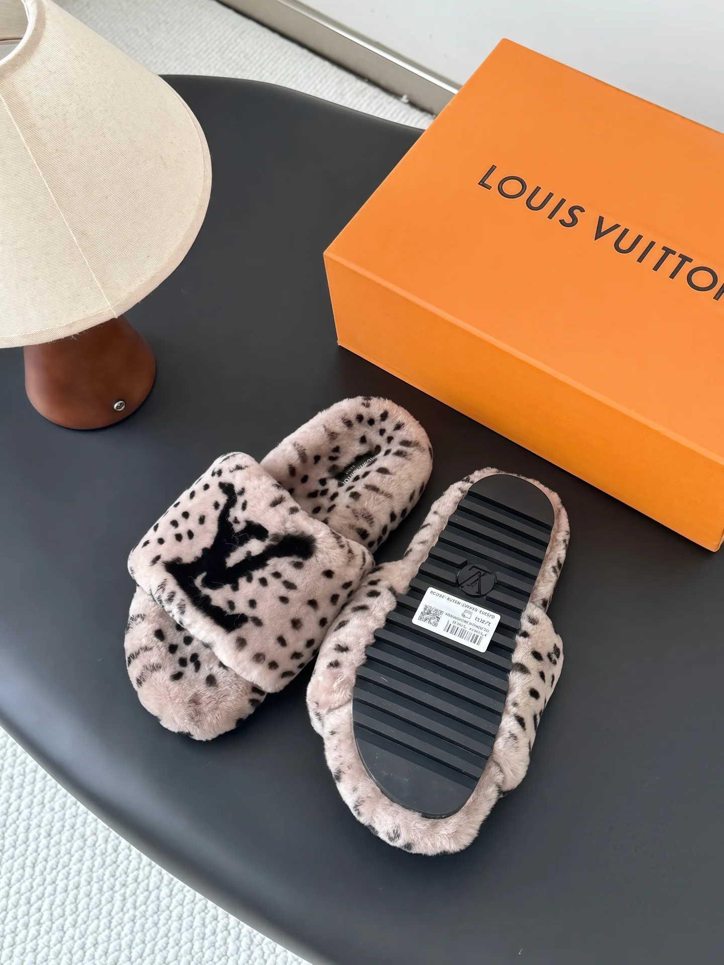 Тапочки Женские Louis Vuitton 18053845