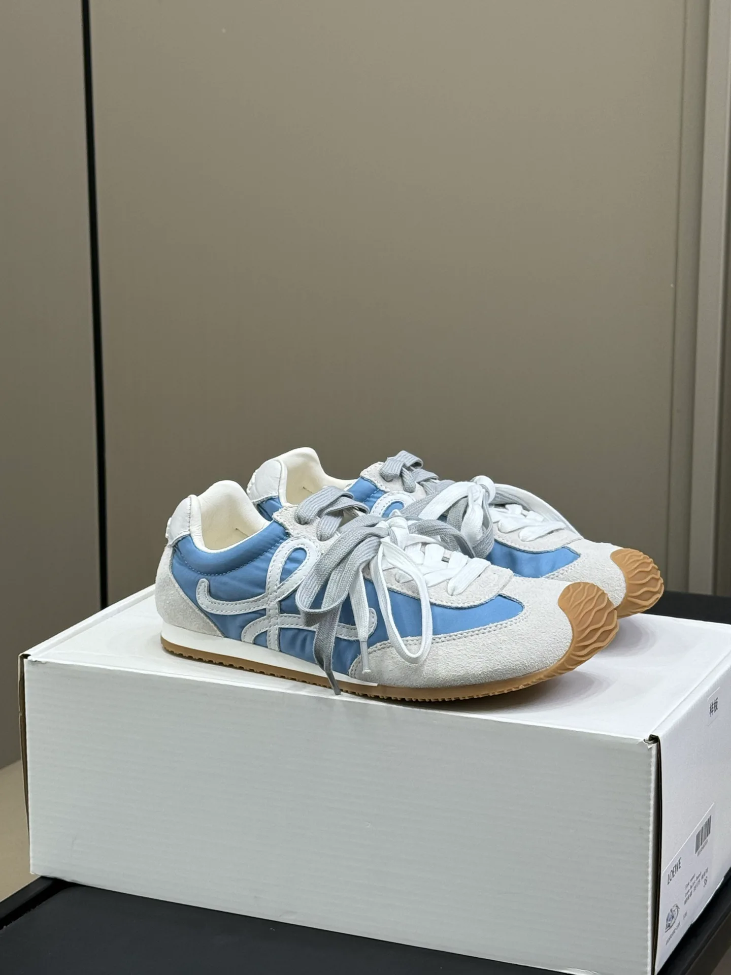 Кроссовки Женские Loewe 48686