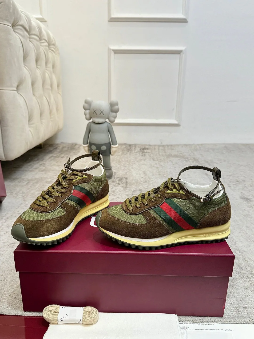 Кроссовки Женские Gucci 944886