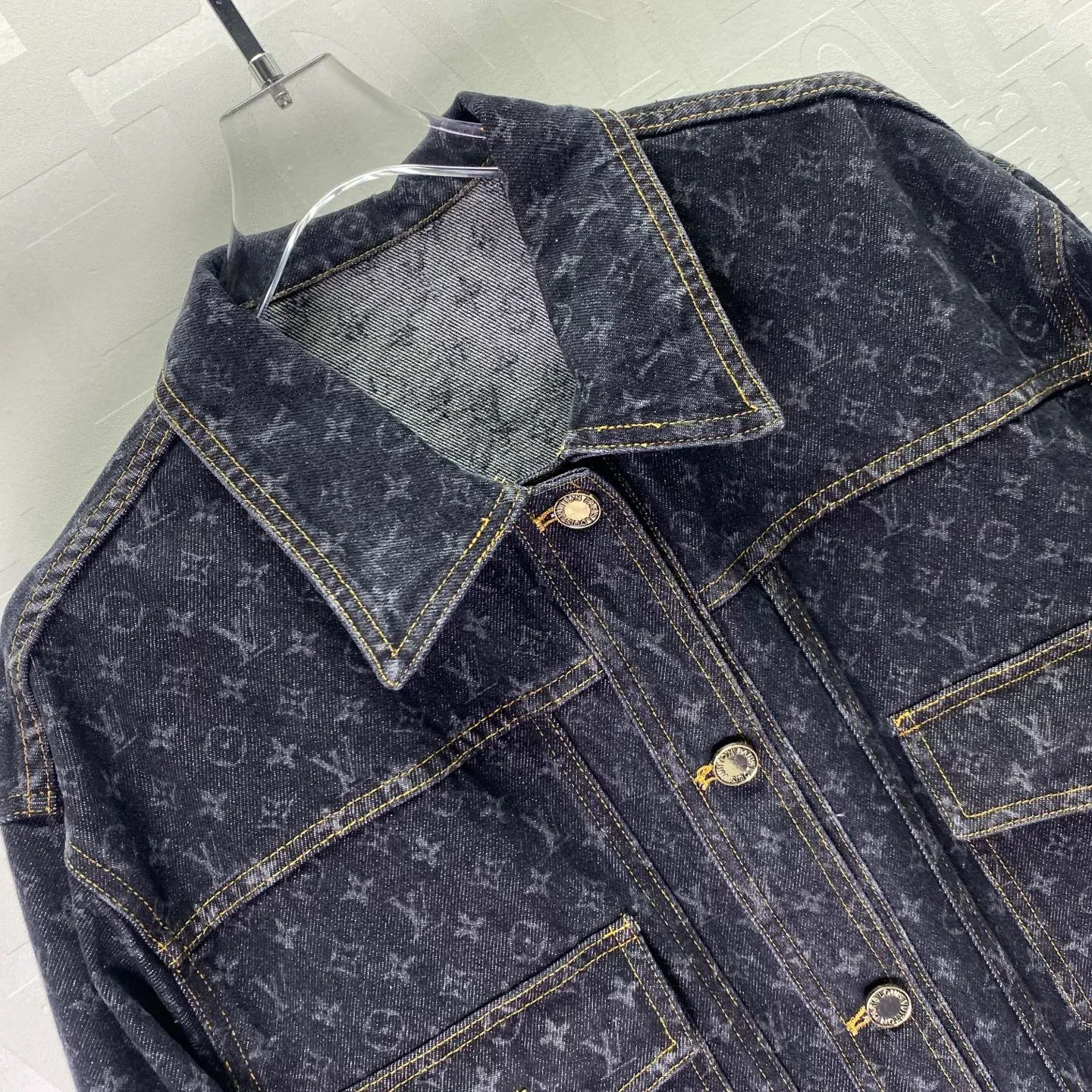 Куртки И Пуховики Женские Louis Vuitton 950626