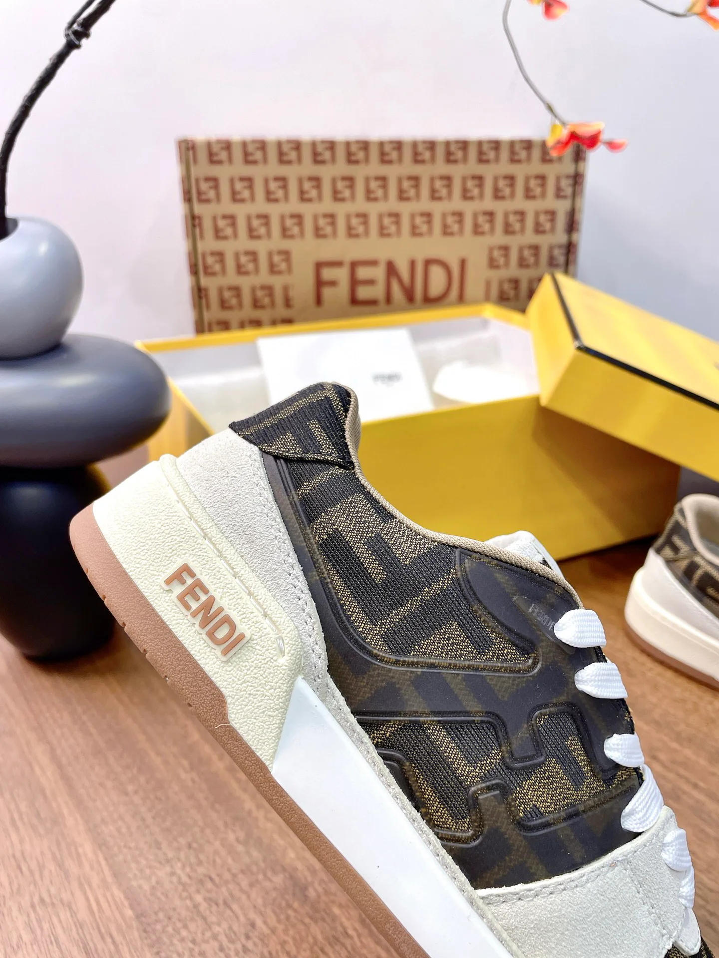Кроссовки Женские Fendi 17957349