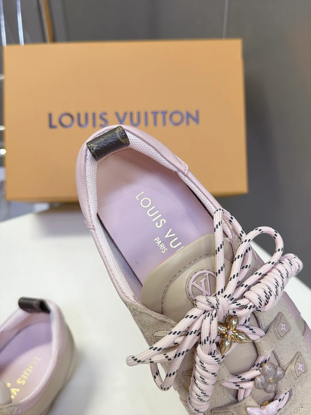 Кроссовки Женские Louis Vuitton 18005459