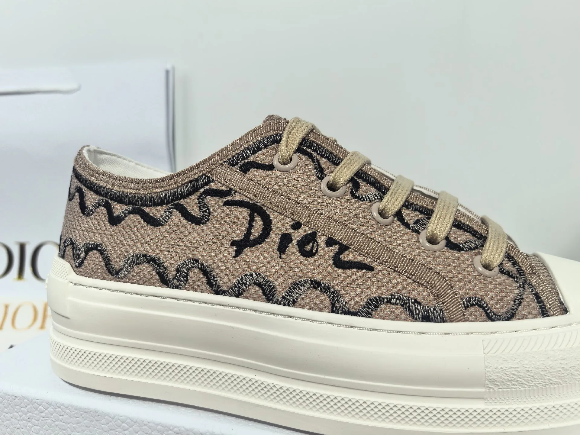 Кроссовки Женские Christian Dior 17988670