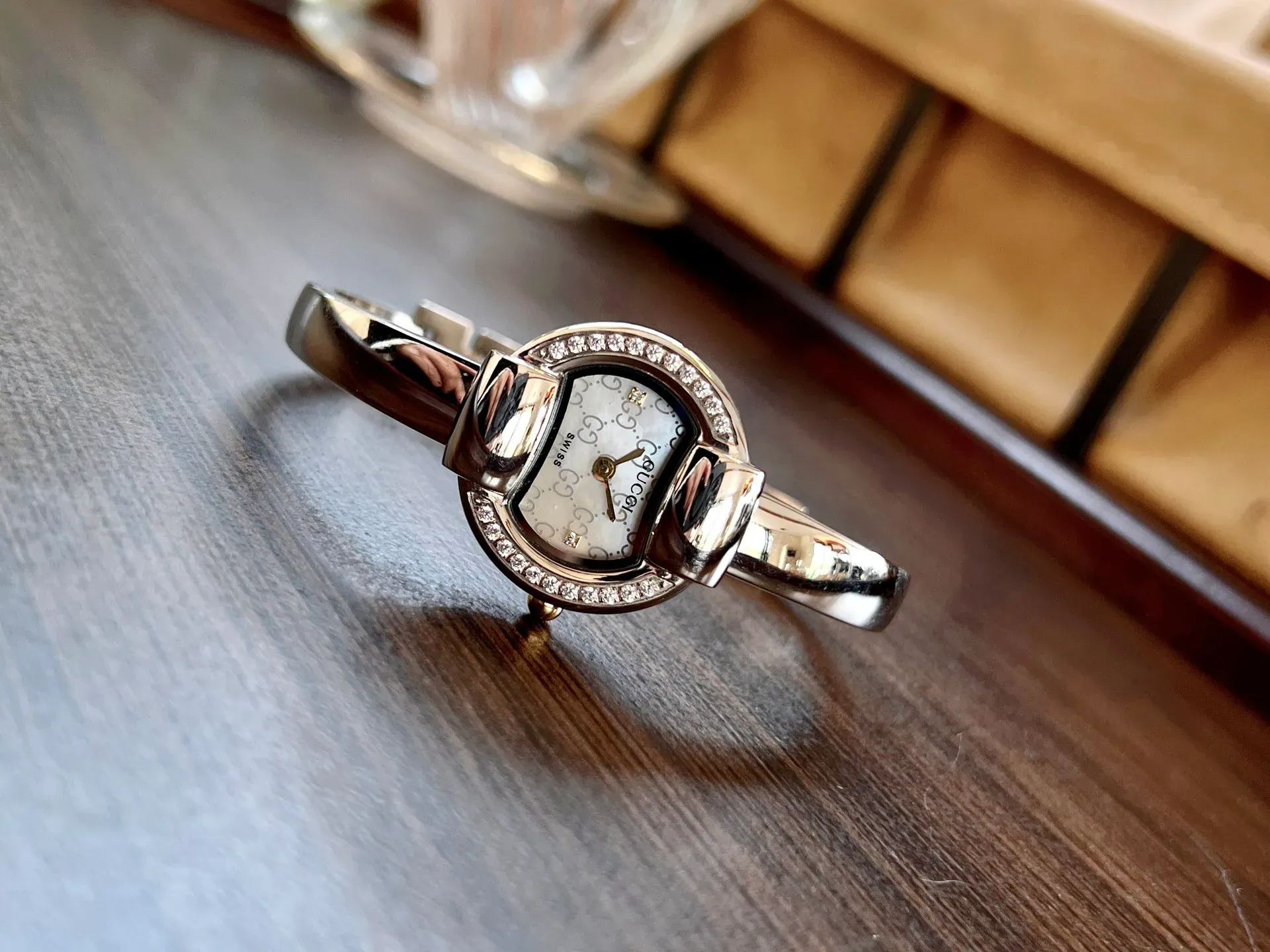 Часы Женские Gucci 691999