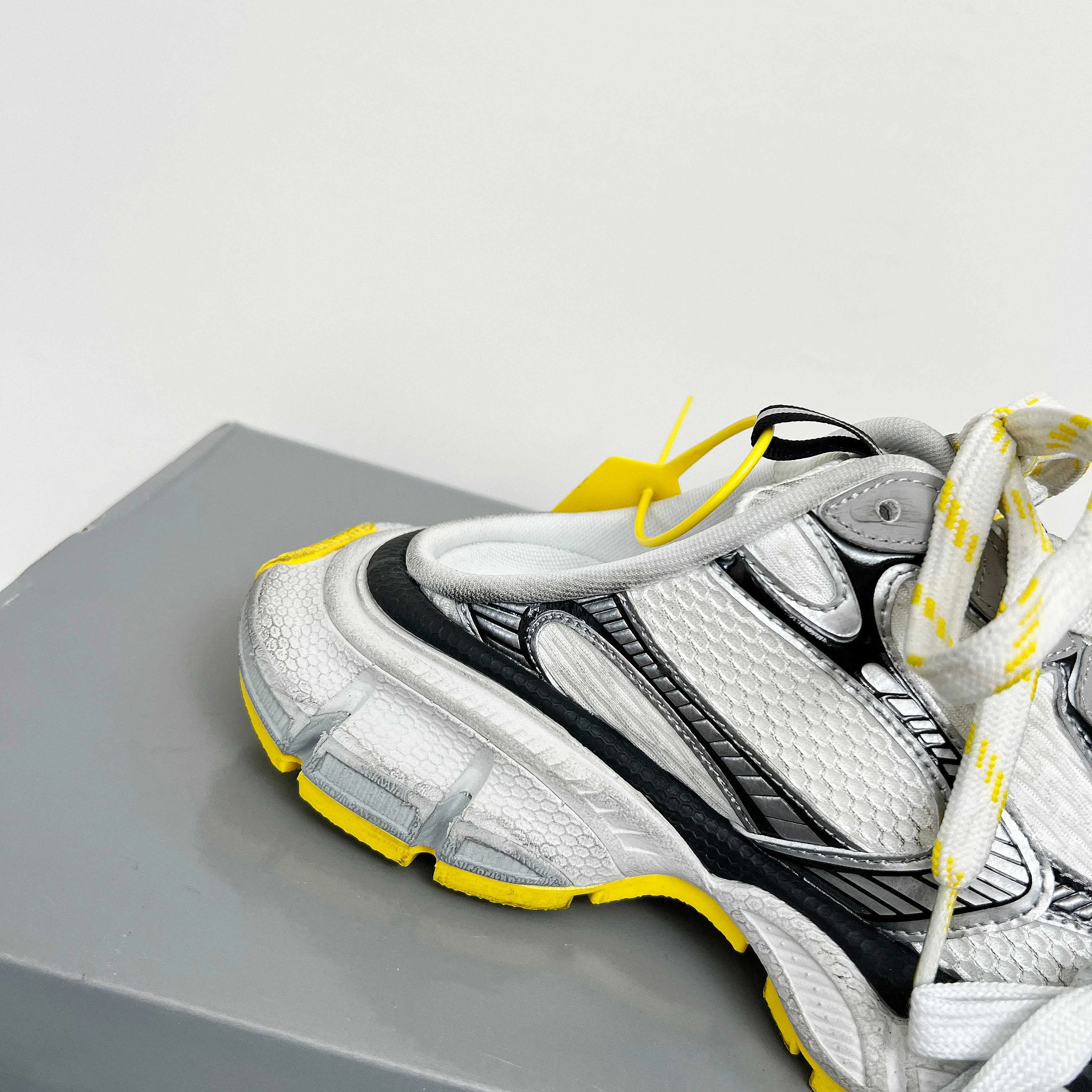 Кроссовки Женские Balenciaga 6428111