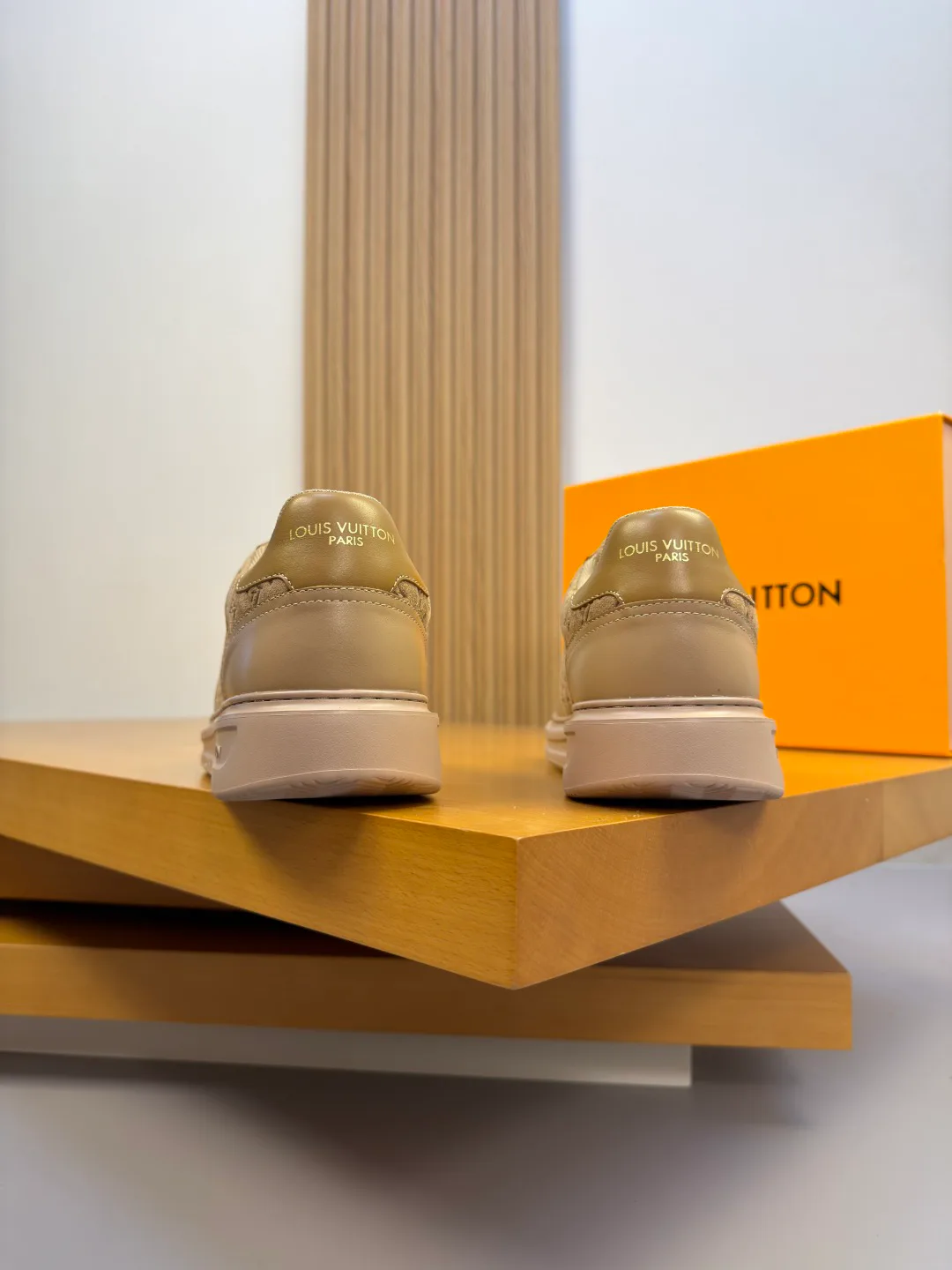 Кроссовки Женские Louis Vuitton 17765804