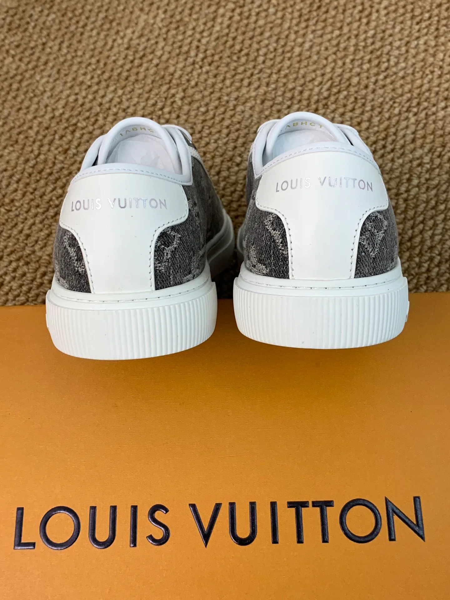 Кроссовки Женские Louis Vuitton 17545204
