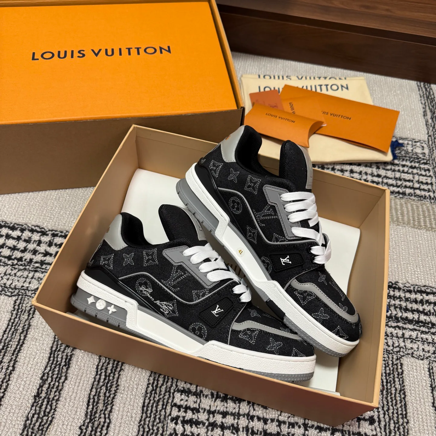 Кроссовки Женские Louis Vuitton 245618