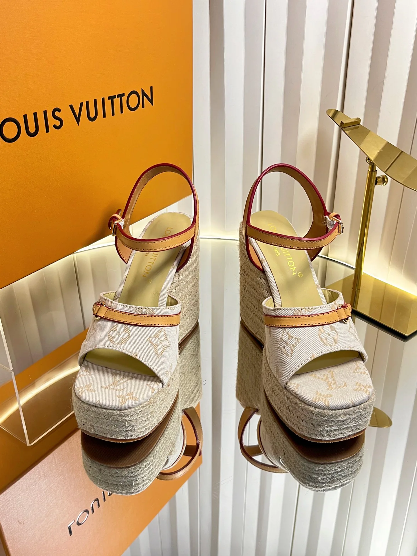 Босоножки Женские Louis Vuitton 11886755