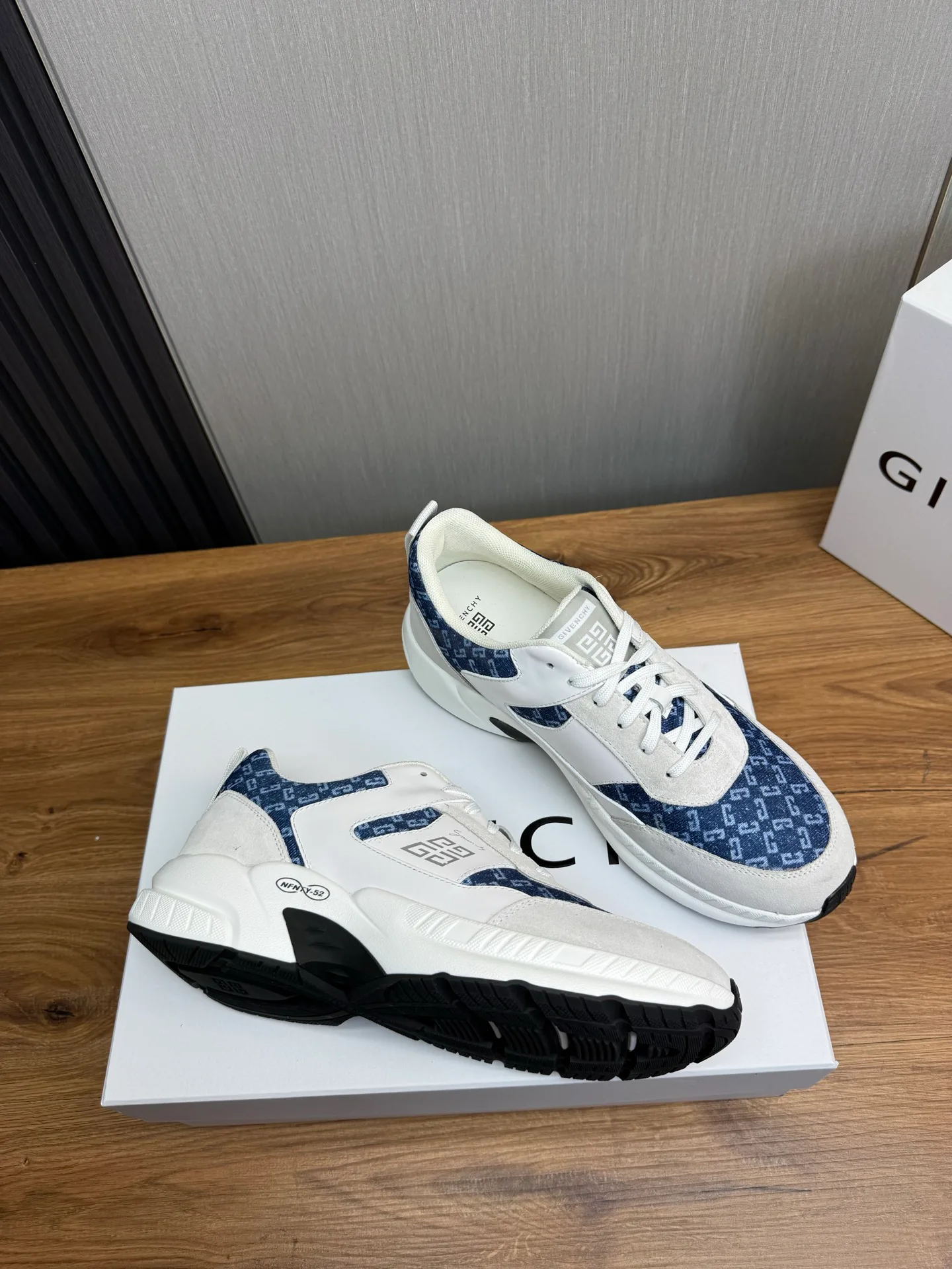 Кроссовки Мужские Givenchy 2380937