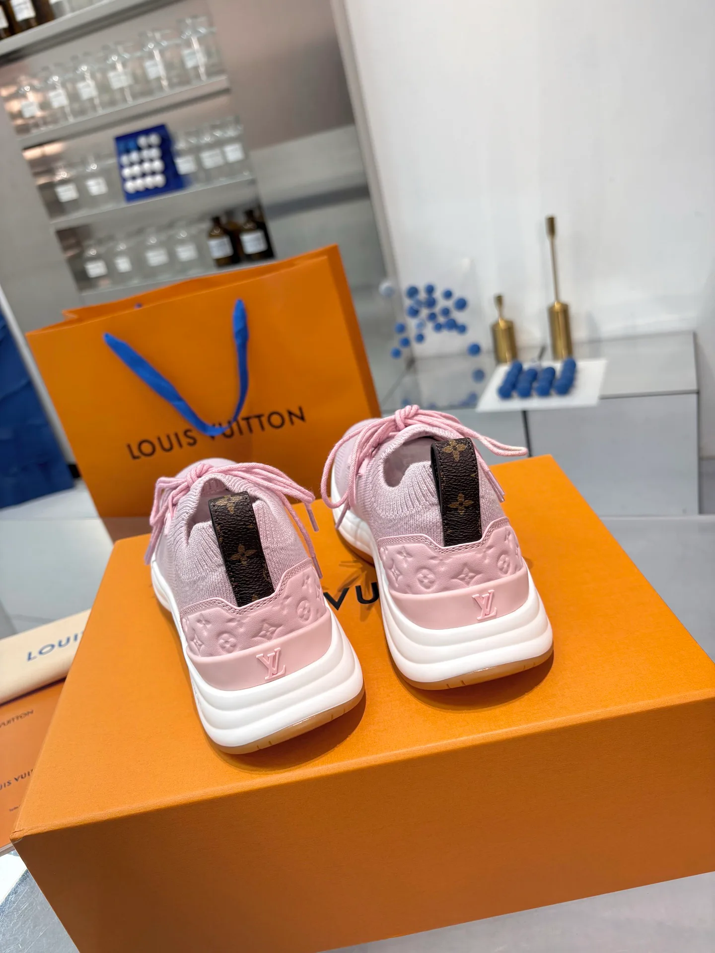 Кроссовки Женские Louis Vuitton 18055137